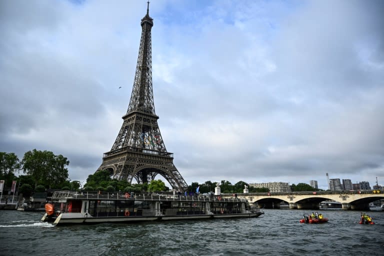 Répétition de navigation sur la Seine pour la cérémonie d'ouverture des Jeux olympiques de Paris 2024, le 17 juin 2024 à Paris (JULIEN DE ROSA)