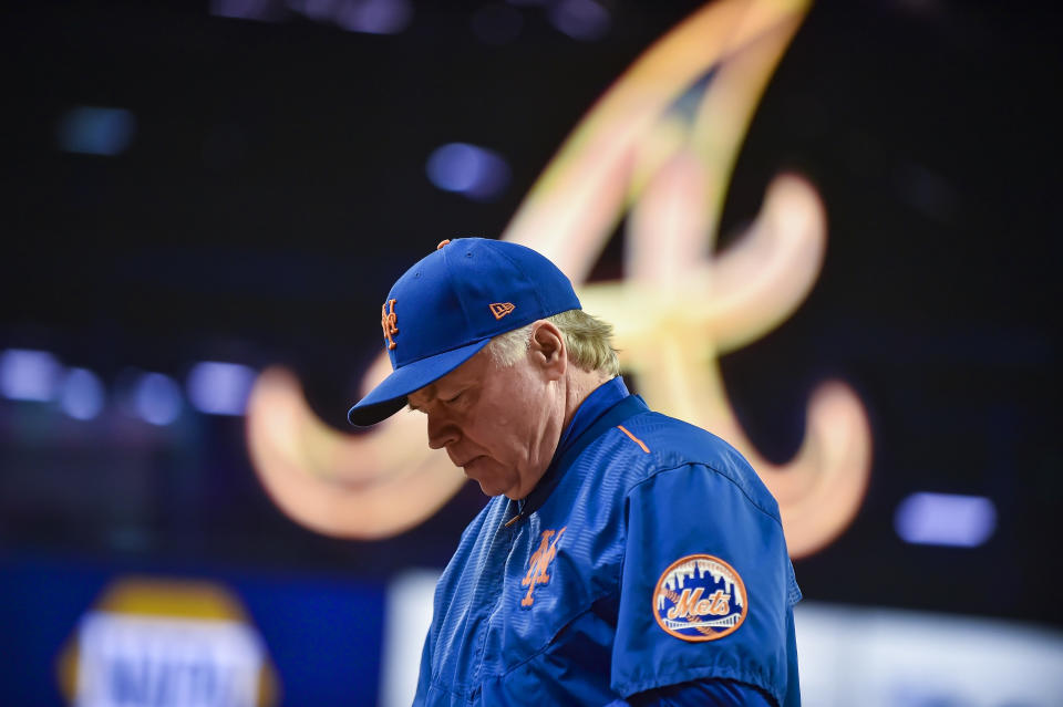 ATLANTA, GA - OCTOBER 02: New York Mets manager Buck Showalter returns to the dugout after a visit to the mound during the eighth inning of an MLB game between the New York Mets and New York Braves Atlanta on Sunday, October 02, 2022 at Truist Park in Atlanta, Georgia.  (Photo by Austin McAfee/Icon Sportswire via Getty Images)