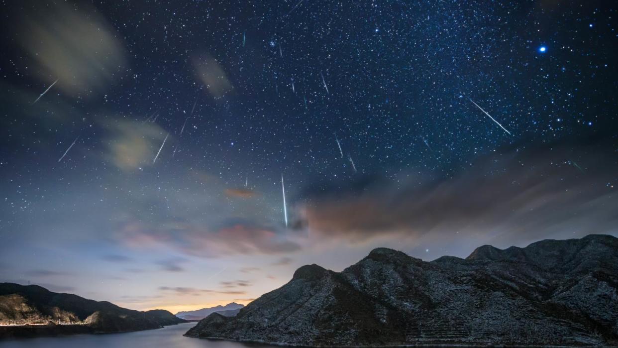  A time-lapse image of a meteor shower over China. 