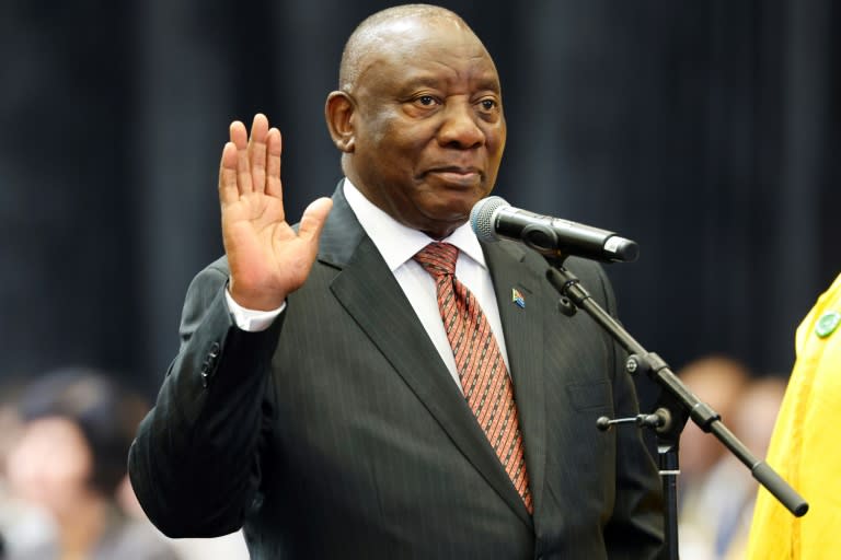 El presidente del Congreso Nacional Africano (ANC), Cyril Ramaphosa, jura el cargo como miembro del Parlamento sudafricano en Ciudad del Cabo, el 14 de junio de 2024 (WIKUS DE WET)