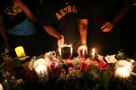 <p>Attendees light candles to pay their respects to the victims of a shooting at Santa Fe High School that left several dead and injured in Santa Fe, Texas, May 18, 2018. (Photo: Pu Ying Huang/Reuters) </p>