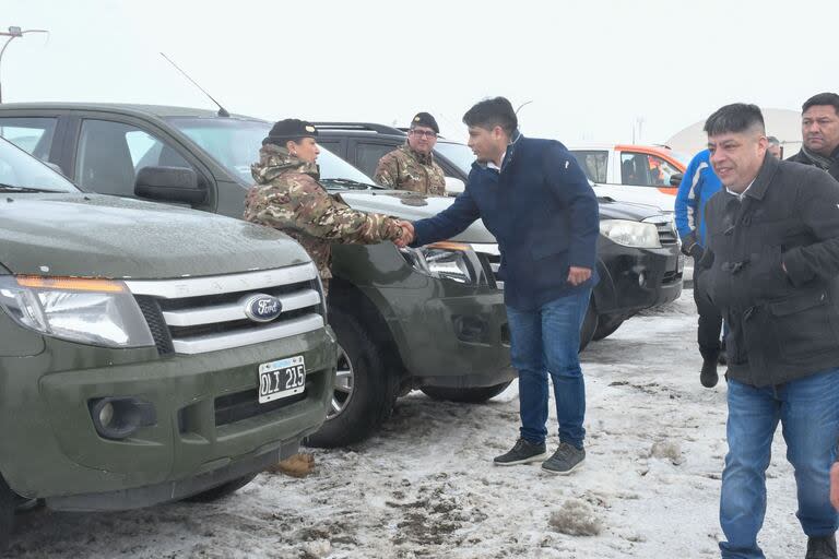 El gobernador  Vidal regresó a Río Gallegos en el vuelo del Hércules que transportó ayuda para los afectados por el clima extremo que se registra hace casi dos semanas