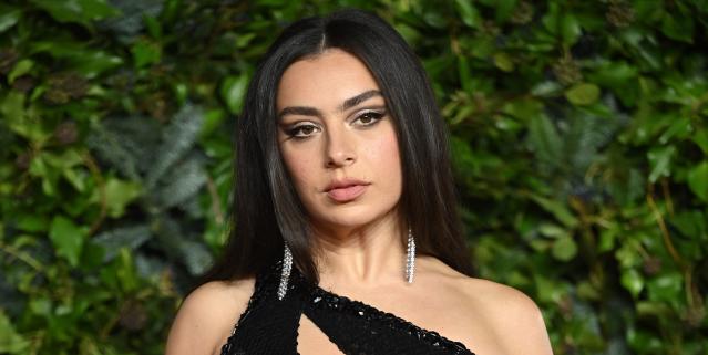 Charli XCX Had A Wardrobe Malfunction At The ARIAs