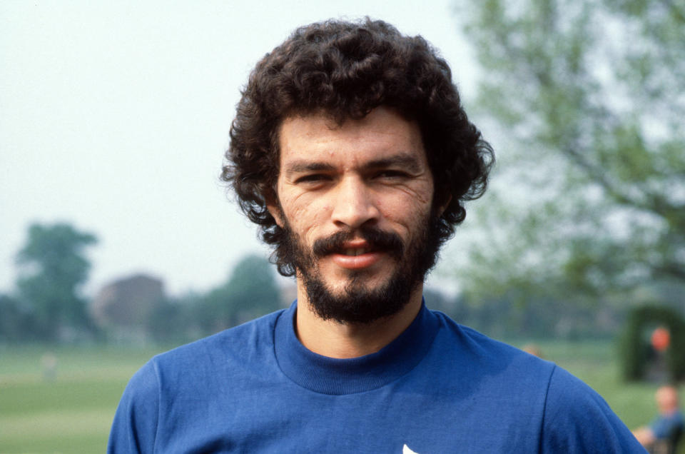 傳奇的前巴西國家足球隊隊長蘇格拉底（Socrates）博學多材，攝於1981年。    (Photo by Mark Leech/Offside via Getty Images)