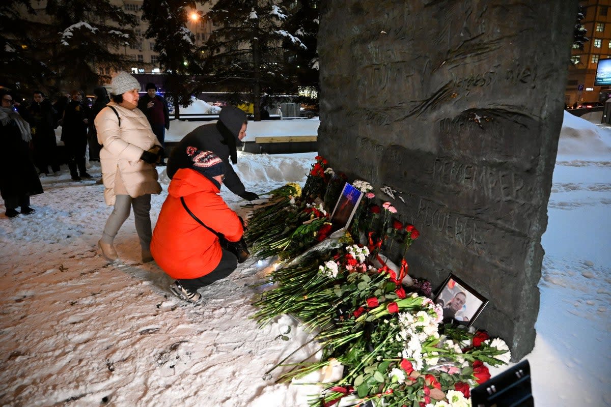 People gather to lay flowers paying their last respect to Alexei Navalny (AP)
