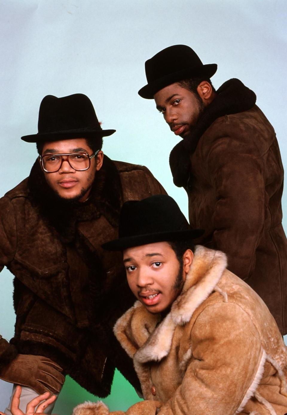 PHOTO: In this 1985 file photo, Darryl McDaniels, left, Joseph Simmons, center, and Jam Master Jay of the hip-hop group Run-D.M.C. pose for a studio portrait session in New York. (Michael Ochs Archives/Getty Images, FILE)