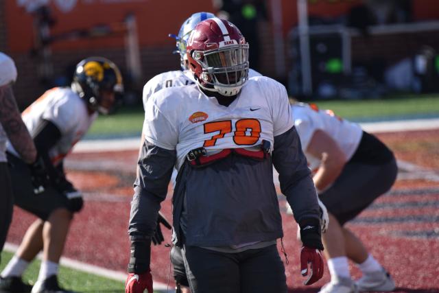 Chicago Bears: Alex Leatherwood practicing at Right Tackle