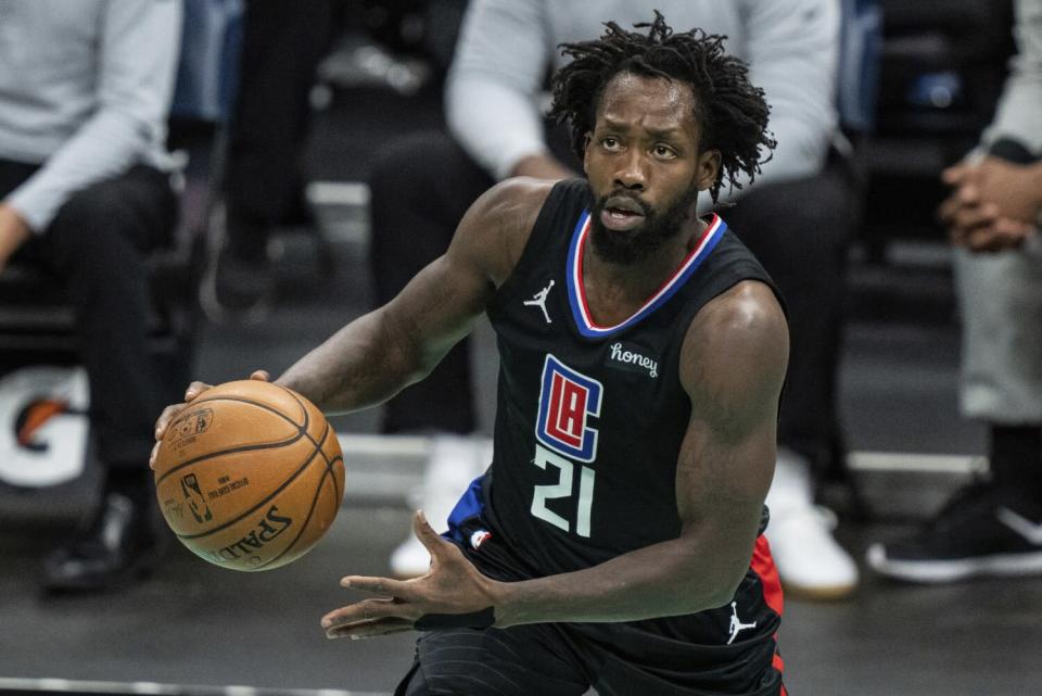 Los Angeles Clippers guard Patrick Beverley (21) brings the ball up court against the Charlotte Hornets