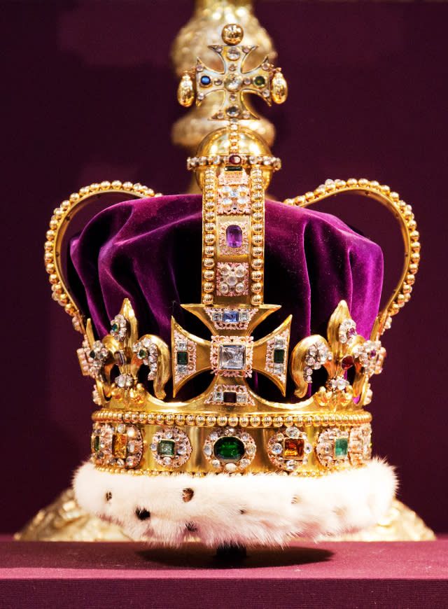  St. Edward's Crown, the crown used in coronations for English and later British monarchs, and one of the senior Crown Jewels of Britain.