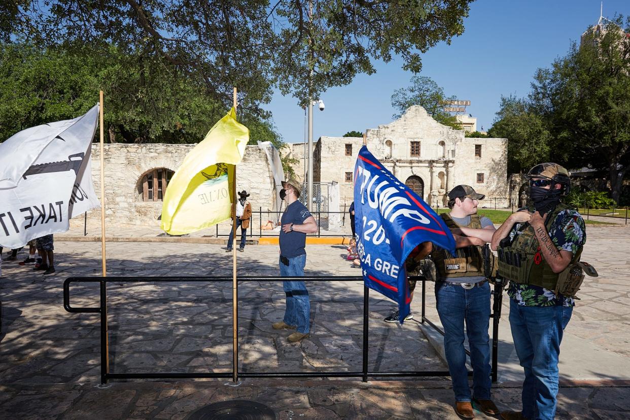 Trump flag at the Alamo 