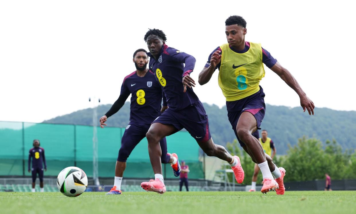 <span>Kobbie Mainoo (centre) is expected to replace Conor Gallagher in midfield as England take on Slovakia.</span><span>Photograph: Eddie Keogh/The FA/Getty Images</span>