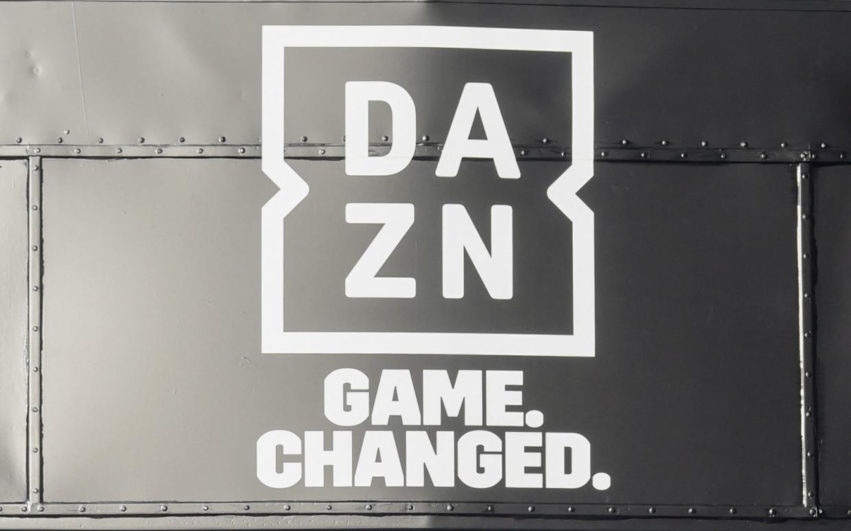 Der Streaming-Anbieter DAZN führte zwar ein Gratisabo in, versteckt es jedoch so gut es geht vor den Augen seiner Userinnen und User. (Bild: 2021 Getty Images/Antony Jones)