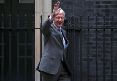 Former U.S. President Bill Clinton arrives in Downing Street for a meeting with Britain's Prime Minister Theresa May in London, October 19, 2017. REUTERS/Hannah McKay