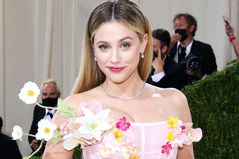 NEW YORK, NEW YORK - SEPTEMBER 13: Lili Reinhart attends the 2021 Met Gala benefit "In America: A Lexicon of Fashion" at Metropolitan Museum of Art on September 13, 2021 in New York City. (Photo by Taylor Hill/WireImage)