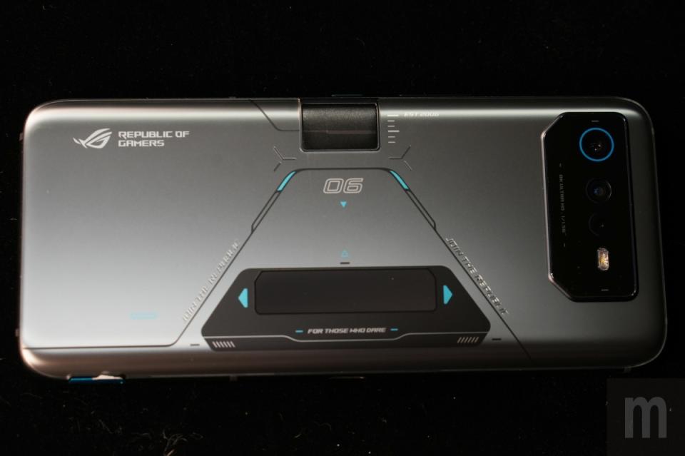 ▲與聯發科合作的ROG Phone 6D系列，將使ROG Phone產品有更多元選擇，藉此吸引不同玩家族群，同時也能確保處理器供應不受市場變化影響