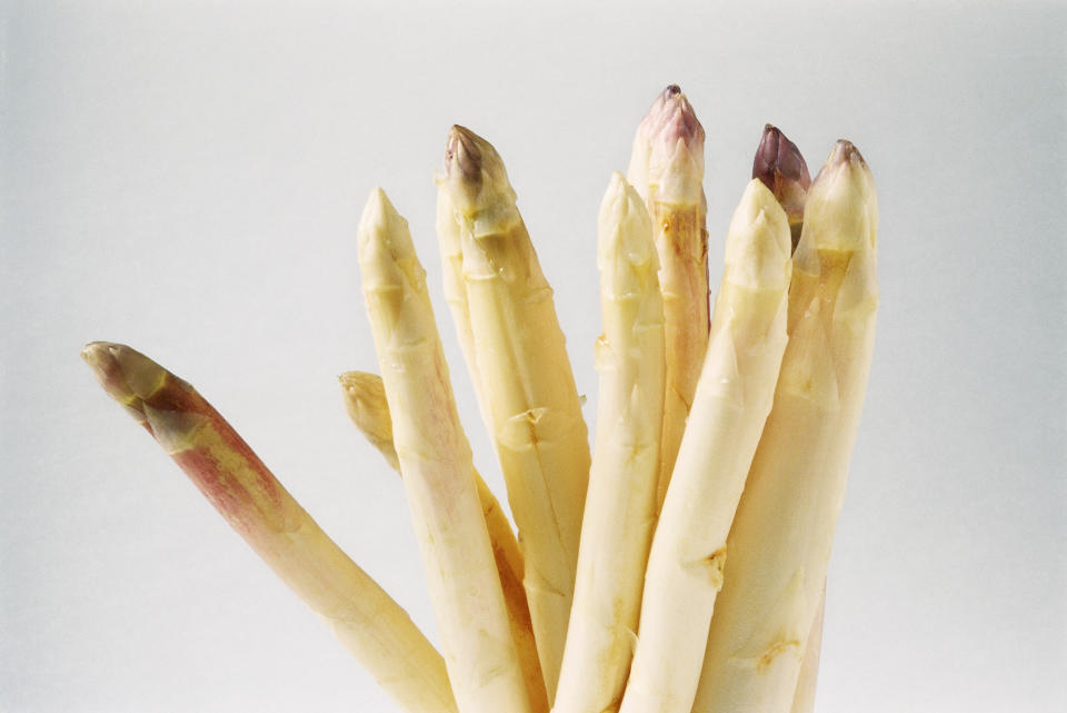 Ein Bild mit Spargel sorgte im Netz für eine peinliche Posse. (Symbolbild: Getty Images)