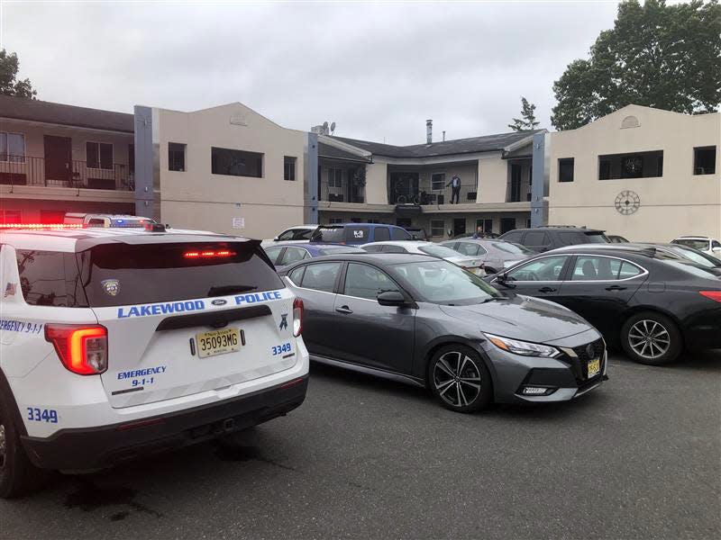 Carjacking suspect found in Lakewood motel room arrested without incident