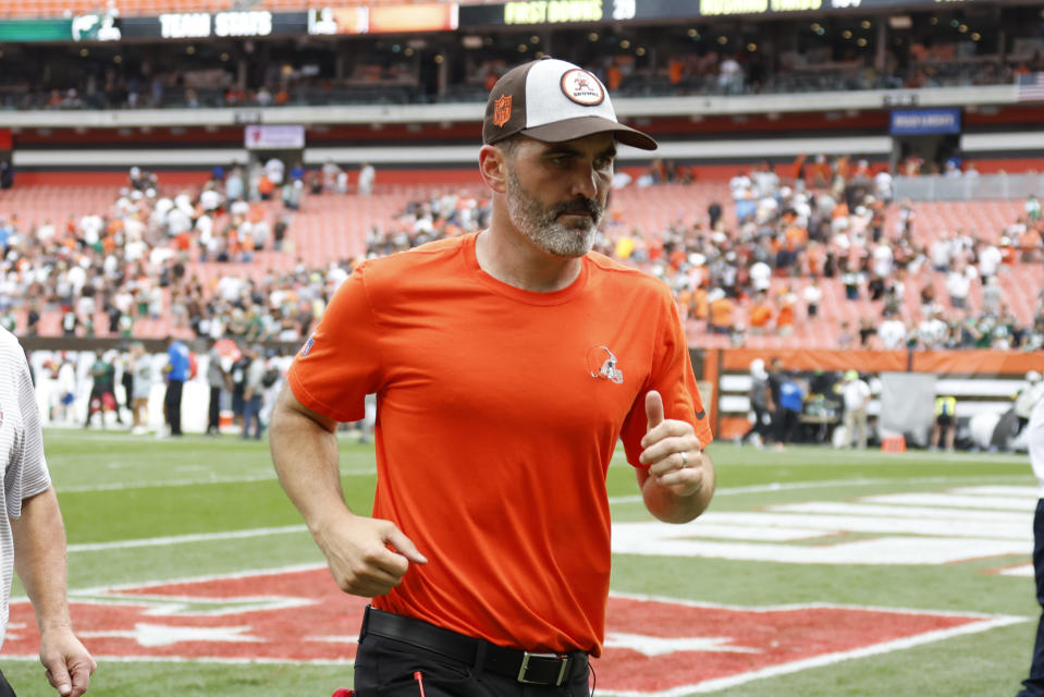 Cleveland Browns head coach Kevin Stefanski runs from the field after his team lost to the New York Jets inf an NFL football game, Sunday, Sept. 18, 2022, in Cleveland. (AP Photo/Ron Schwane)