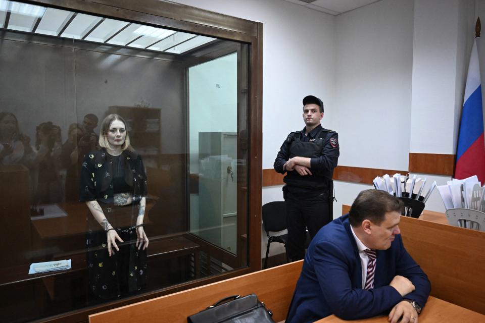 Russian blogger Anna Bazhutova (L), charged with spreading 