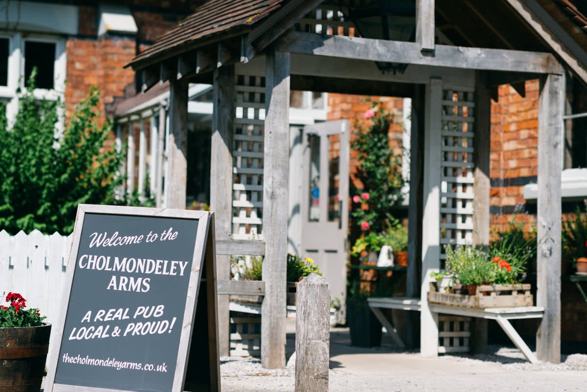 This hotel is a top choice for those with their four-legged friend (Cholmondeley Arms)