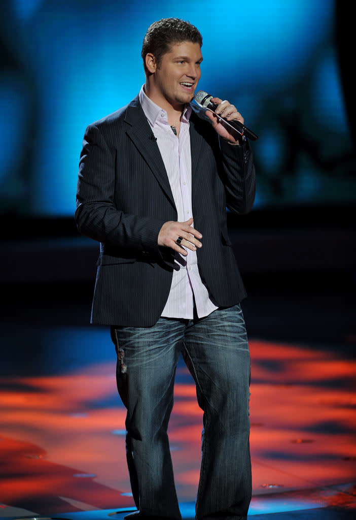 Michael Sarver performs "Ain't Too Proud to Beg" by The Temptations on "American Idol."