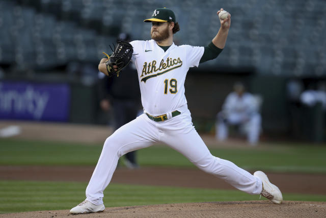 A's edge Giants before biggest home crowd of the season