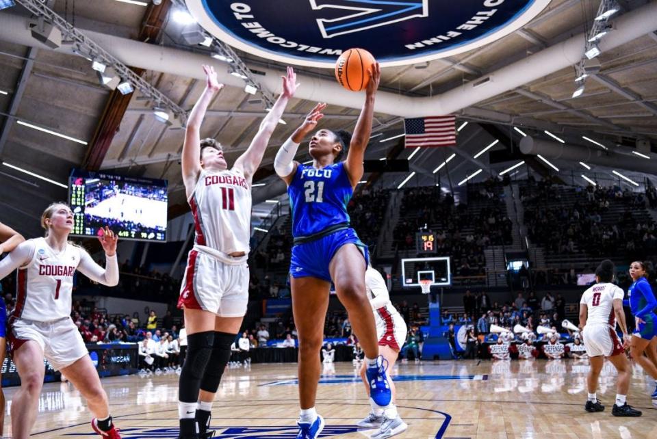 FGCU's Kierra Adams drives to the hoop during the Eagles' first-round 2023 NCAA Tournament win over Washington State in Villanova, Pa. on Saturday, March 18, 2023.