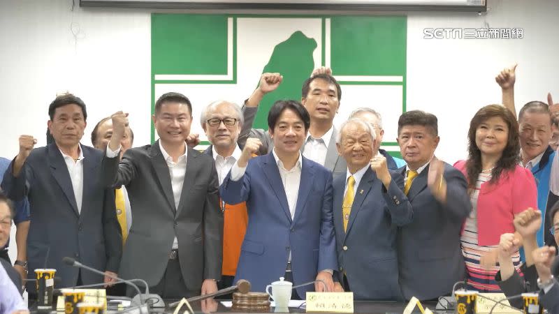 藍綠白各有支持者，其中有38％民眾看好賴清德奪下明年總統大選寶座。