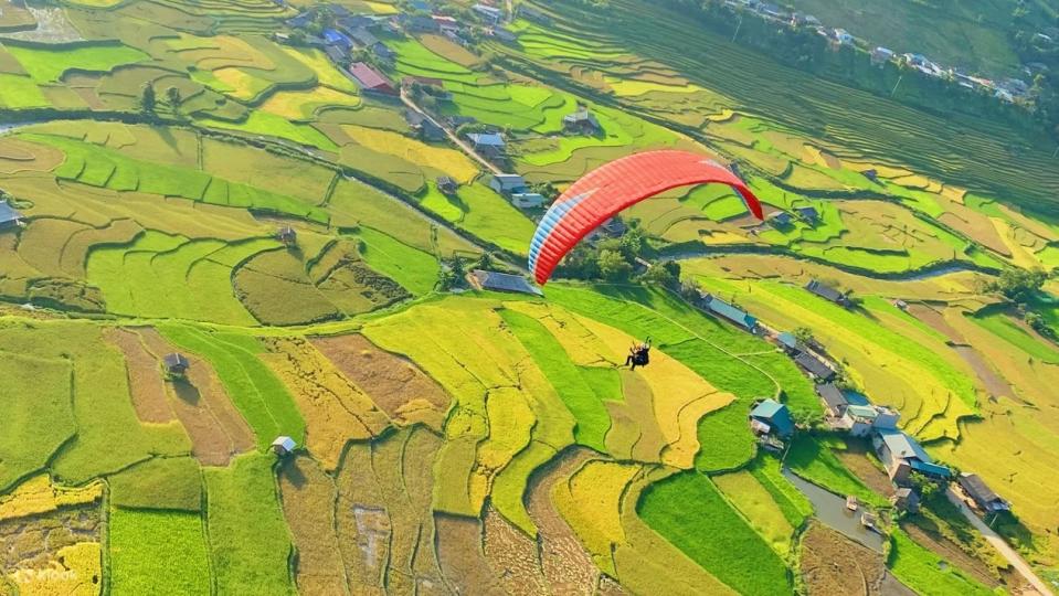 Mu Cang Chai Paragliding Experience - Flying over Scenic Spot. (Photo: Klook SG)