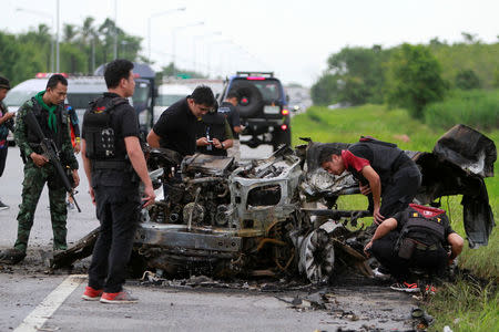 Military personnel search the site of a roadside bomb blast in the southern province of Pattani, Thailand August 16, 2017. REUTERS/Surapan Boonthanom