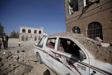 A car covered with rubble is seen at the site of Saudi-led air strikes in Yemen's capital Sanaa October 28, 2015. REUTERS/Khaled Abdullah