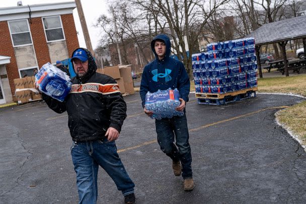 PHOTO: Shawn Mitchell and Braden Cianni volunteer to distribute cases of water to residents in East Palestine, Ohio, on Feb. 17, 2023. (Michael Swensen/Getty Images)