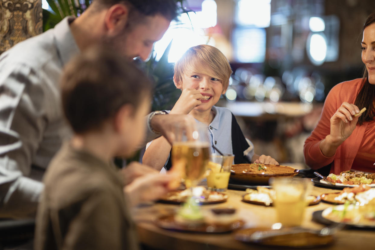 De nombreux parents ont critiqué en ligne le restaurant pour ses pratiques (Image d'illustration : Getty Images)