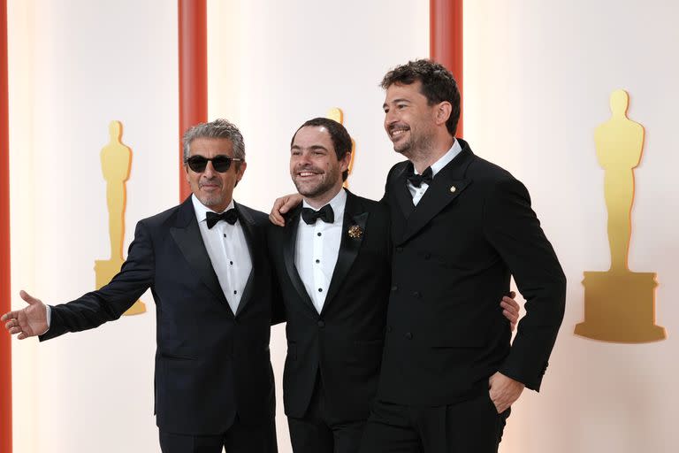 Ricardo Darín, Peter Lanzani y el director Santiago Mitre en la última entrega de los Oscar, en marzo pasado, acompañando en Los Angeles la nominación de Argentina, 1985