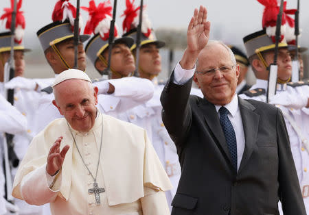 Pope Francis (L) and Peru's President Pedro Pablo Kuczynski wave, in Lima, Peru January 18, 2018. REUTERS/Mariana Bazo