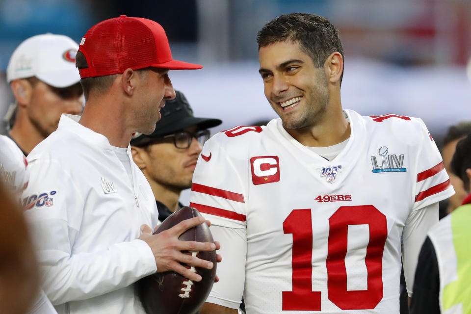 MIAMI, FLORIDA - FEBRUARY 02: Head coach Kyle Shanahan of the San Francisco 49ers talks with Jimmy Garoppolo #10 prior to Super Bowl LIV against the Kansas City Chiefs at Hard Rock Stadium on February 02, 2020 in Miami, Florida. (Photo by Kevin C. Cox/Getty Images)