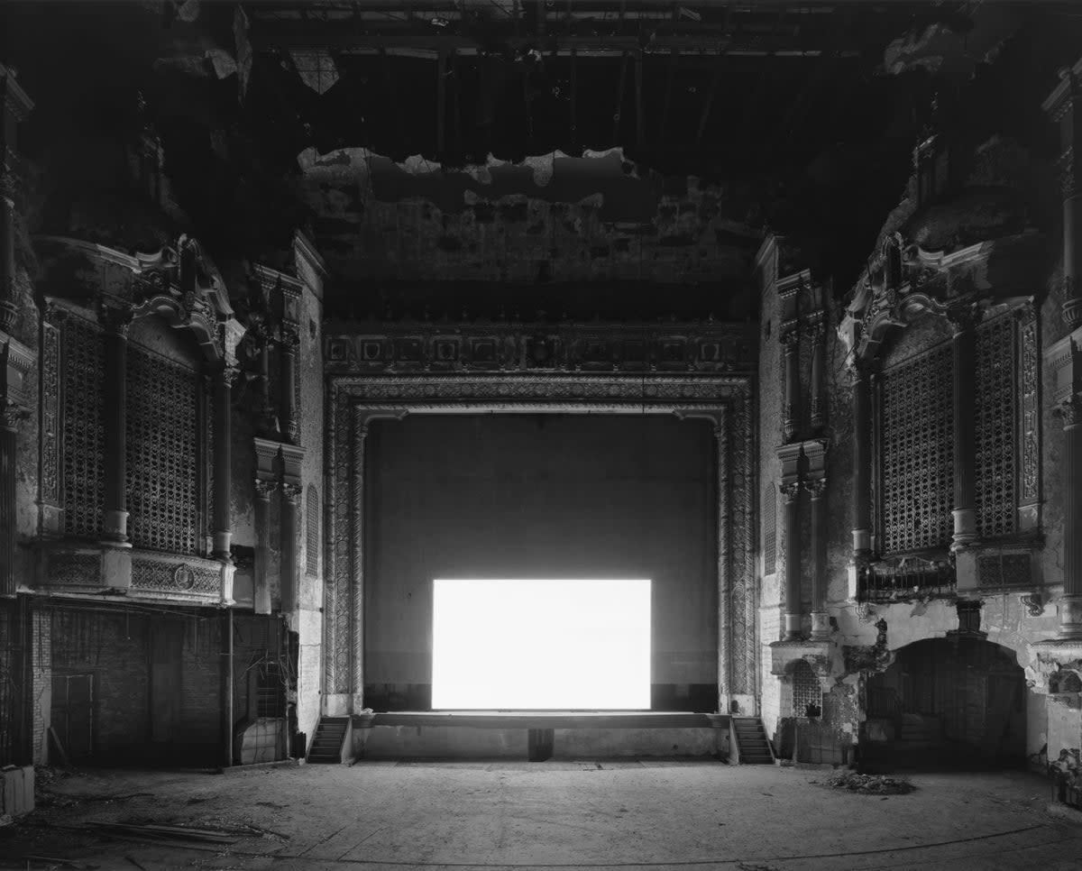 Kenosha Theater, Kenosha by Hiroshi Sugimoto, 2015 ( )