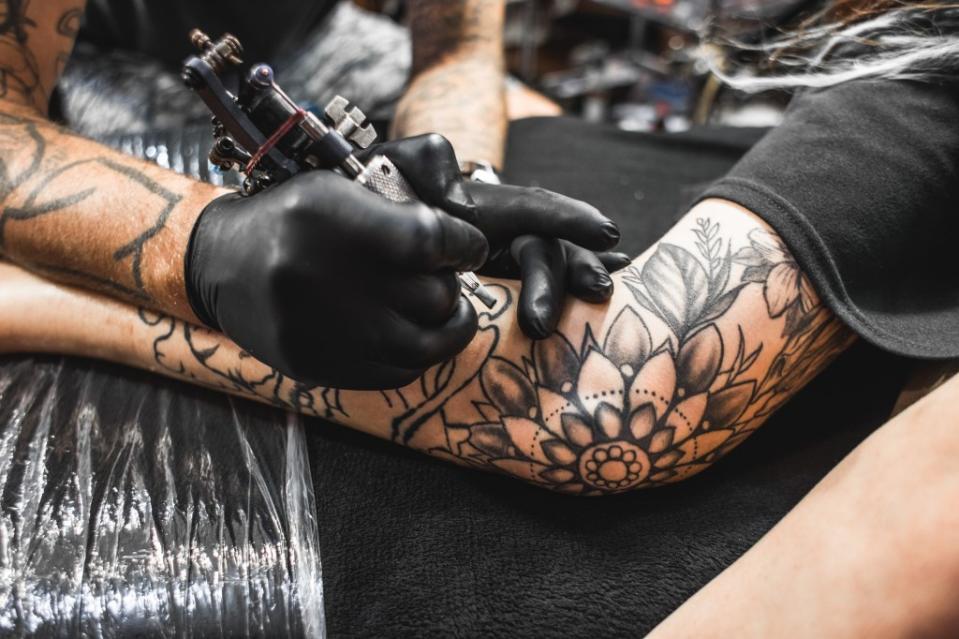 An analysis of 54 inks commonly used in tattoo parlors across the US found that 45 of them contain unlisted additives or pigments, including chemicals known to pose health risks. xartproduction – stock.adobe.com