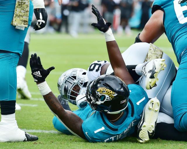 Raiders blow 17-point lead in losing to Jaguars