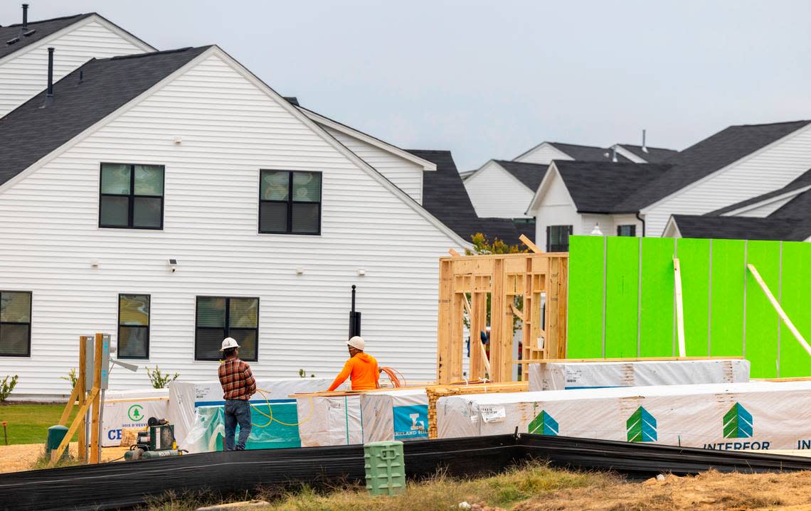 Construction workers build townhomes in the Barrington subdivision, outside Zebulon. Travis Long/tlong@newsobserver.com