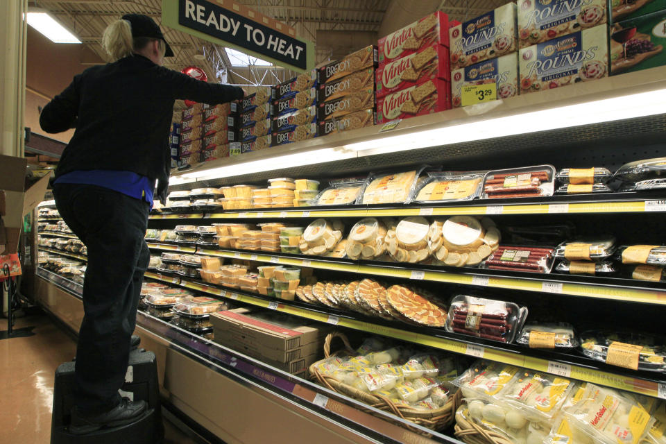 kroger vegetable grocery store worker