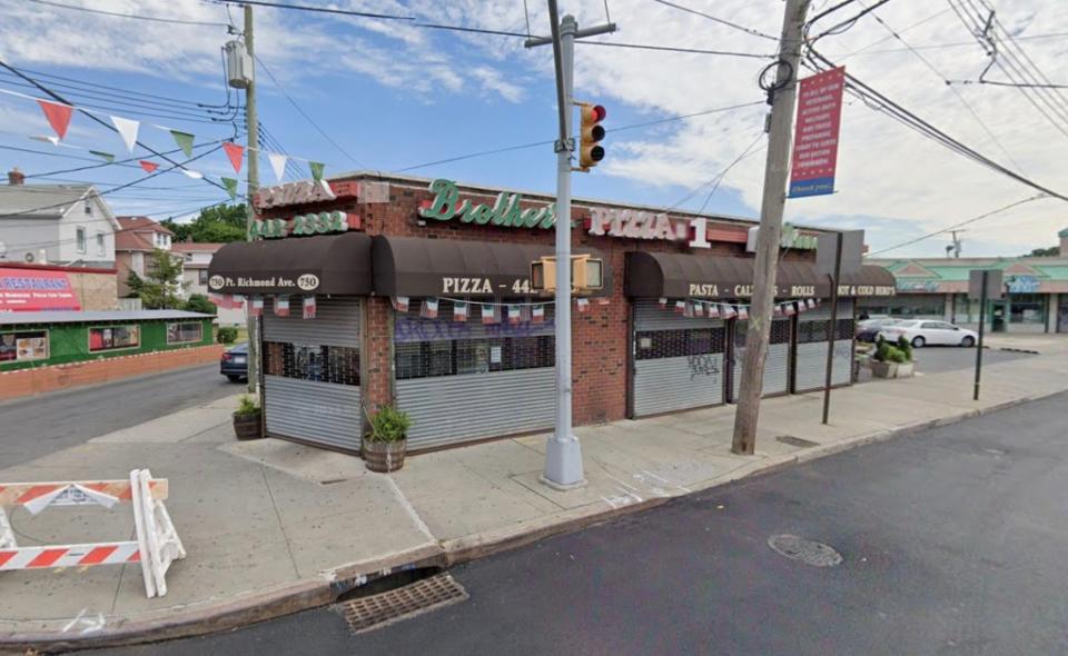 Police said Julio Morocho, 34, was found dead from an apparent overdose behind this Staten Island pizzeria on Sunday morning. Google Maps