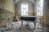 <p>A piano in Germany. (Photo: Romain Thiery/Caters News) </p>