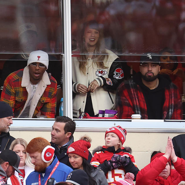 Taylor Swift Matches Travis Kelce In Kansas City Chiefs Jacket at New  Year's Eve Game