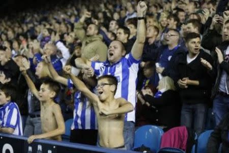 Football - Sheffield Wednesday v Arsenal - Capital One Cup Fourth Round - Hillsborough - 27/10/15 Sheffield Wednesday fans celebrate Action Images via Reuters / Lee Smith