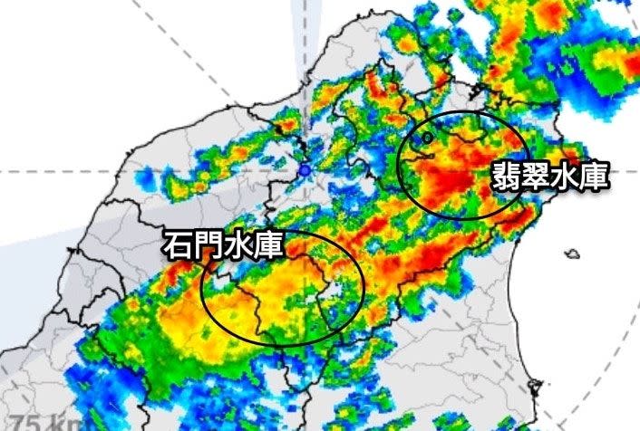 ▲瑪娃颱風的持續降雨，讓「翡翠」、「石門」2個水庫的水情得以稍稍緩解。（圖／臉書天氣粉專「觀氣象看天氣」）