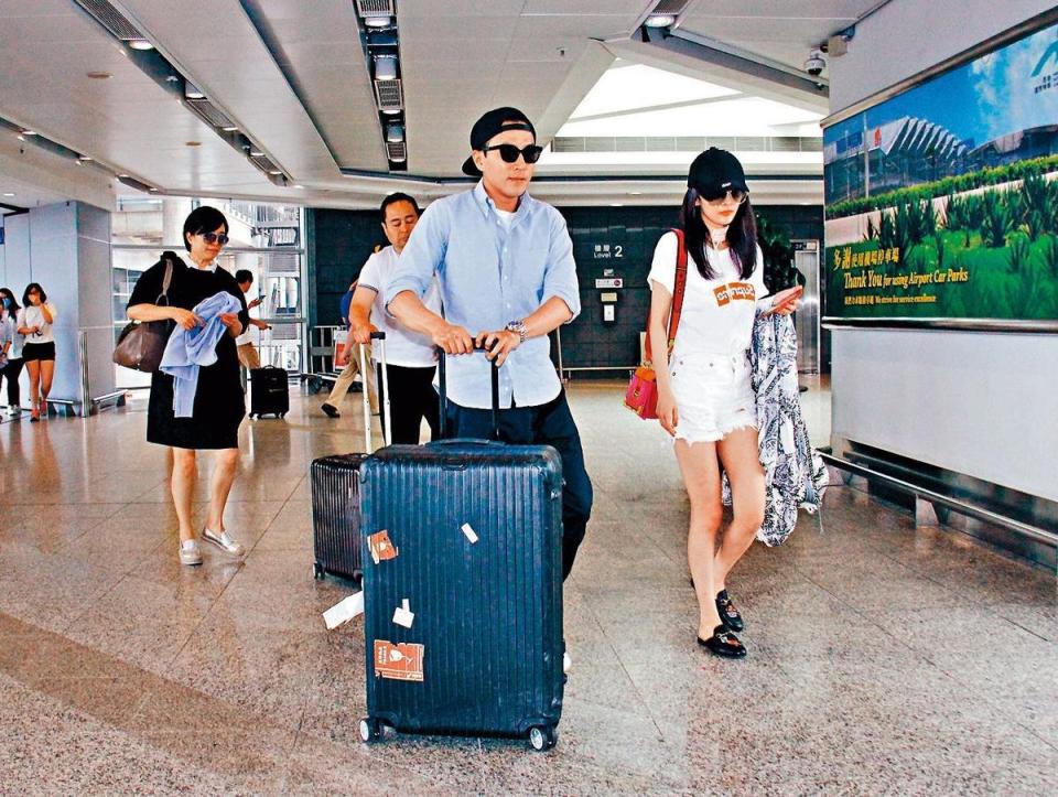 楊冪與劉愷威去年最後一次被拍到兩人在香港機場，離婚後也避談彼此。（東方IC）