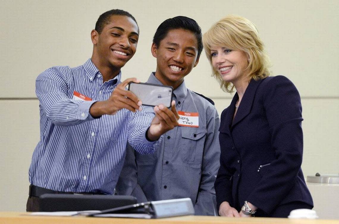 Mayor Ashley Swearengin poses for a selfie with Youth Commission Appointees Jason Phillips, left, and Neng Thao of the mayor’s commission after 16 new youth commissioners were sworn in during an April 2016 Fresno City Council meeting. CRAIG KOHLRUSS/ckohlruss@fresnobee.com