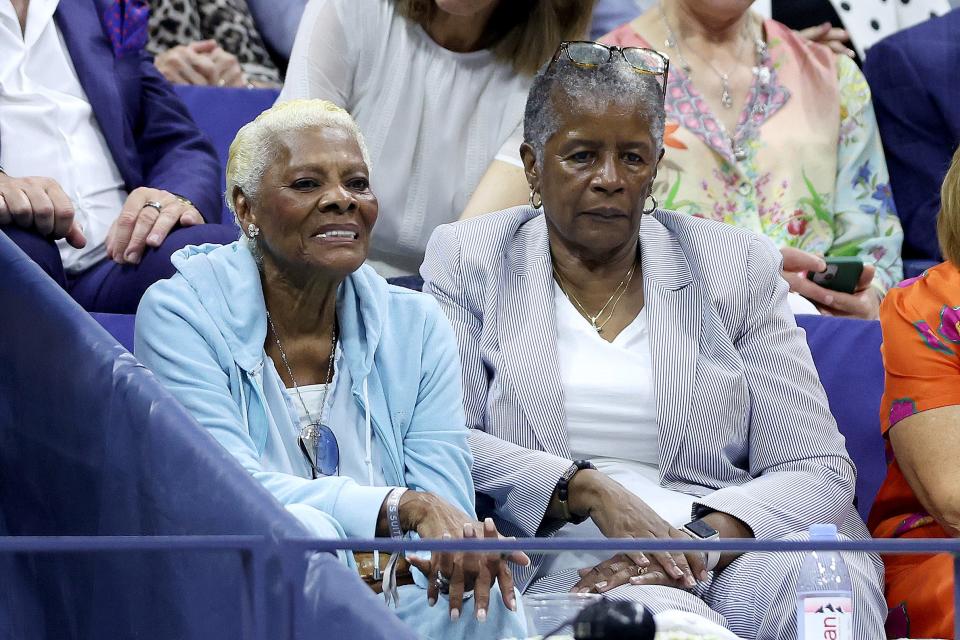 Dionne Warwick was smiling while watching Serena Williams at the 2022 US Open, despite announcers introducing her as Gladys Knight.