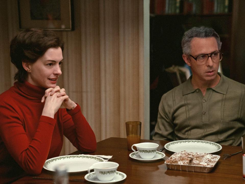 Anne Hathaway and Jeremy Strong at a dinner table